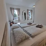Rozalija House - Pocitniska Hisa Z Vrtom Ob Reki Soci V Solkanu * Solkan