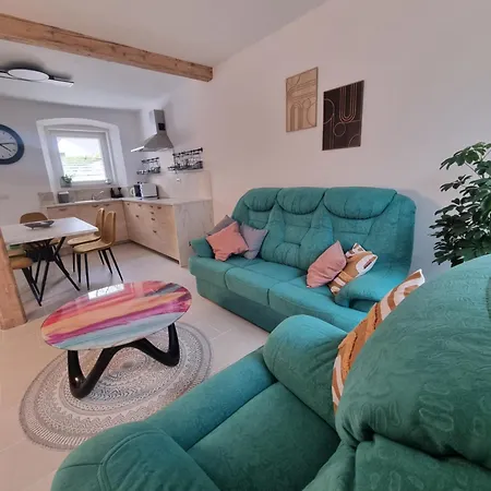 Rozalija House - Pocitniska Hisa Z Vrtom Ob Reki Soci V Solkanu 度假居 *