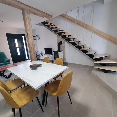 Rozalija House - Pocitniska Hisa Z Vrtom Ob Reki Soci V Solkanu 度假居 *