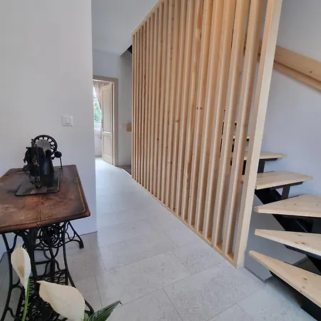 Rozalija House - Pocitniska Hisa Z Vrtom Ob Reki Soci V Solkanu 펜션 *