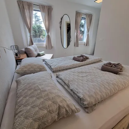 Rozalija House - Pocitniska Hisa Z Vrtom Ob Reki Soci V Solkanu 度假居 苏坎