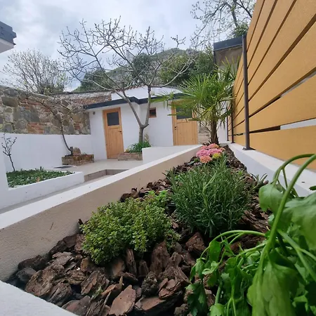 Rozalija House - Pocitniska Hisa Z Vrtom Ob Reki Soci V Solkanu *